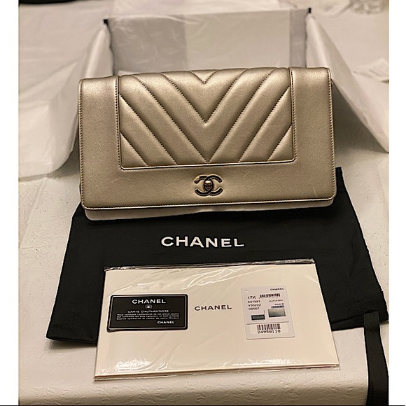 CHANEL VINTAGE CLUTCH - Picture 3 of 16